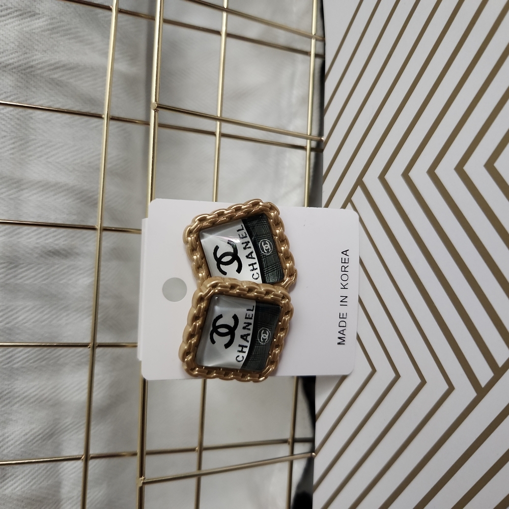 Luxurious earrings.